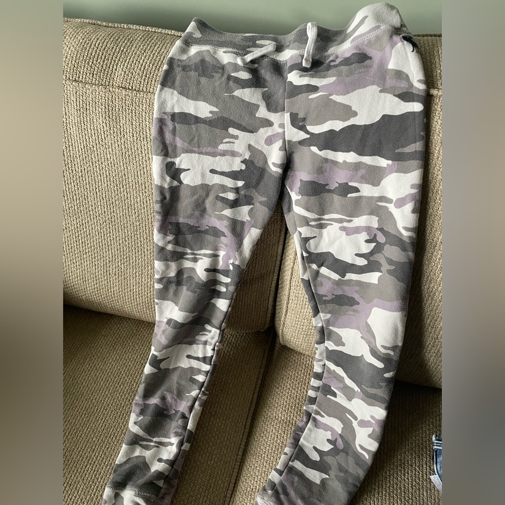 Abercrombie girls Camo sweatpants size 9/10